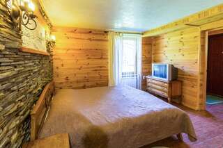 Комплексы для отдыха с коттеджами/бунгало Adelis Яремче Семейный номер с ванной-2