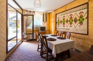 Комплексы для отдыха с коттеджами/бунгало Adelis Яремче Двухуровневые апартаменты-5