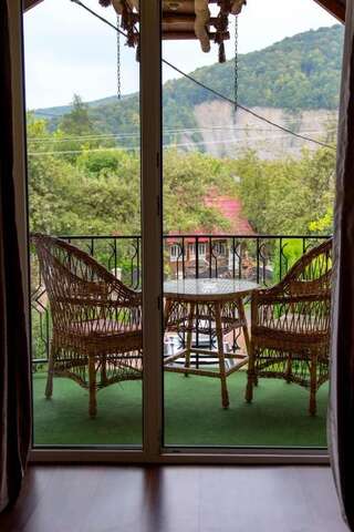 Комплексы для отдыха с коттеджами/бунгало Adelis Яремче Апартаменты с террасой-11