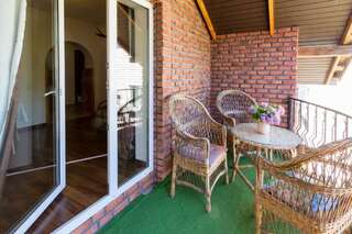 Комплексы для отдыха с коттеджами/бунгало Adelis Яремче Апартаменты с террасой-15